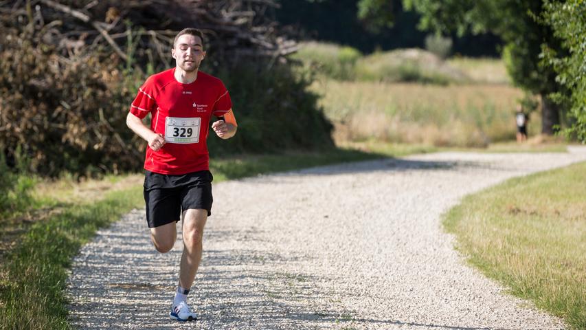Motivierte Läufer beim vierten Langenzenner Firmenlauf