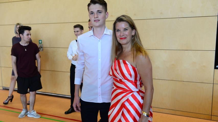 Schulzeit ade: Hans-Böckler-Schüler feiern ihren Abschluss
