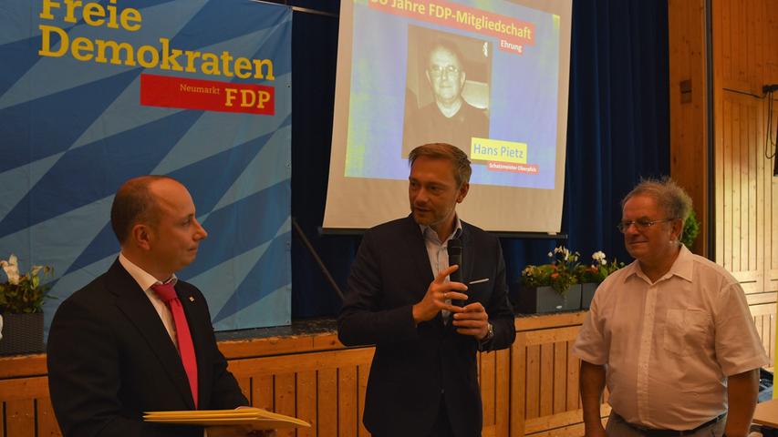 Mit Aufregung erwartet: Der Bundesvorsitzende der FDP, Christian Lindner, kam ins Neumarkter Johanneszentrum.