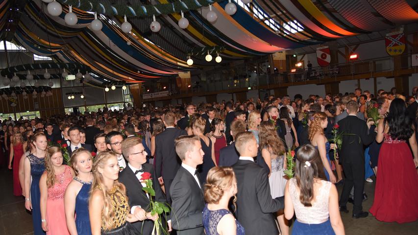 Rauschende Ballnacht in der Großen Jurahalle: Dort feierten die Absolventen von MRS und KRS ihren Abschluss.