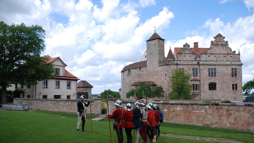 Wie im Mittelalter: Das Nürnberger Aufgebot belebt die Cadolzburg