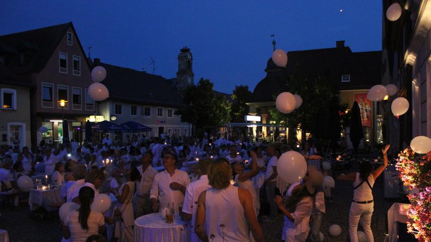 Höchstadter Marktplatz ganz in Weiß