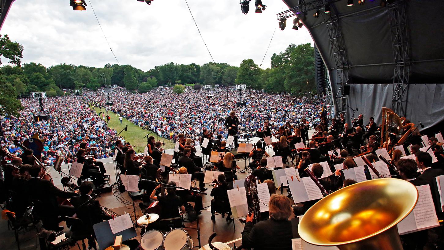 Rund 70.000 Besucher lauschten am Abend den klassischen Darbietungen der Nürnberger Staatsphilharmoniker.