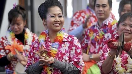 Auch das Trommel-Ensemble der thailändischen Kunst- und Kulturgruppe Nürnberg verschaffte mit prachtvollen Kostümen und exotischer Musik einen Einblick in die Kultur des Landes. Auch das Trommel-Ensemble der thailändischen Kunst- und Kulturgruppe Nürnberg verschaffte mit prachtvollen Kostümen und exotischer Musik einen Einblick in die Kultur des Landes.