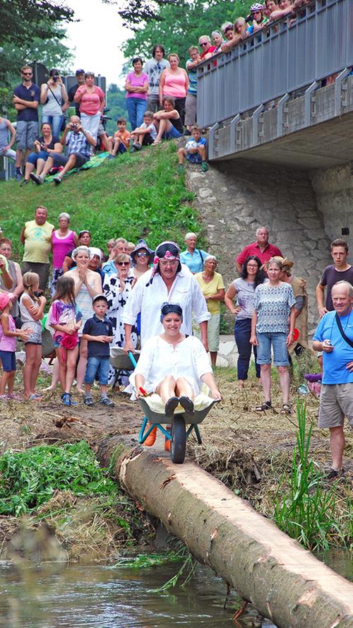 Dietfurt feierte sein Dorffest und seine verrückten Robberer