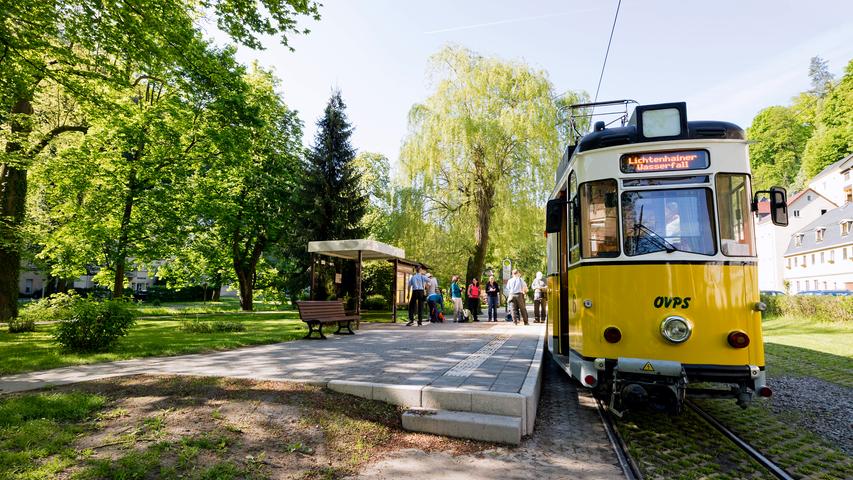 Vom Kurpark in Bad Schandau aus geht es mit der nostalgischen Kirnitzschtalbahn in den Nationalpark.