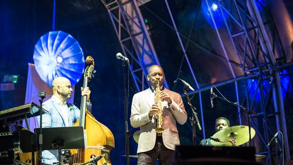 In der zweiten Konzerthälfte spielte das dreifach Grammy prämierten Branford Marsalis Quartets mit Kurt Elling.