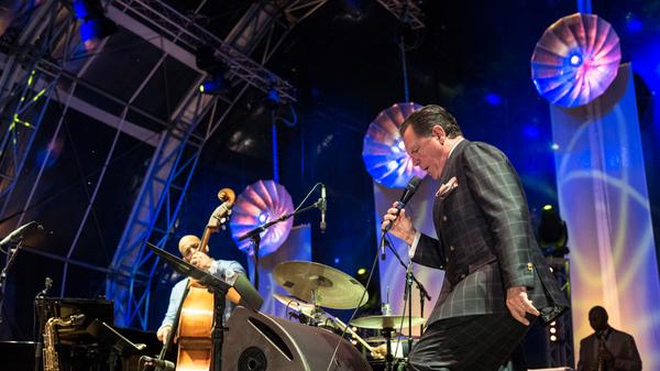 Eine spannende Konzertnacht haben Stars wie Branford Marsalis, Curtis Stigers, Kurt Elling und Torsten Goods dem Jazz-am-See-Publikum beschert.