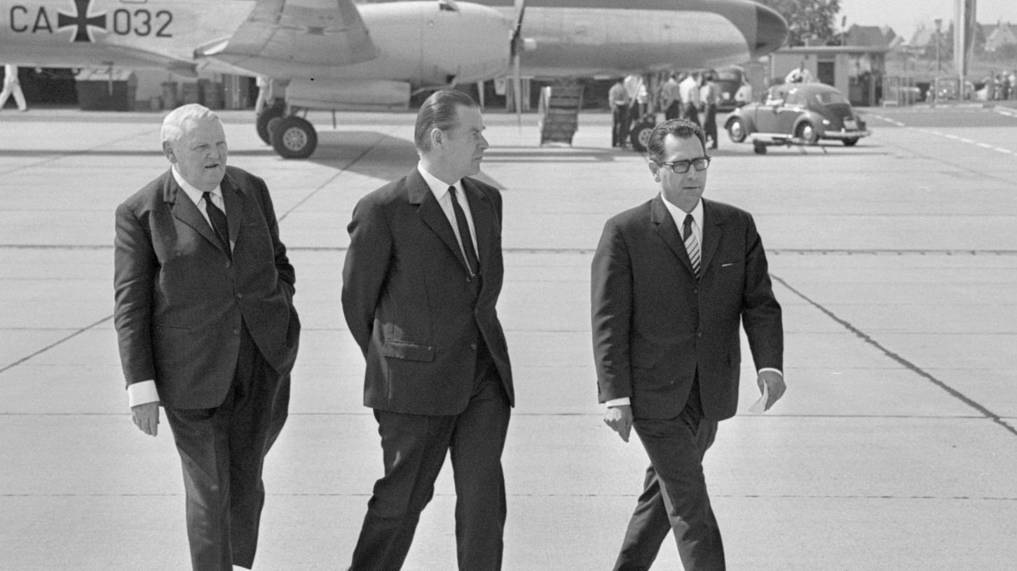 26. Juli 1967: Bonner Prominenz am Flughafen
