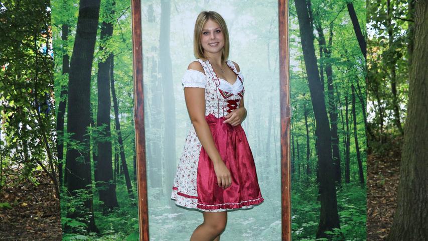 Dürfen wir vorstellen? Miss Annafest 2017 kommt aus Forchheim, ist 20 Jahre alt und heißt Michelle Eitel. Mit 342 Stimmen und rotem Dirndl schafft sie es auf den Spitzenplatz unseres Votings! Herzlichen Glückwunsch!