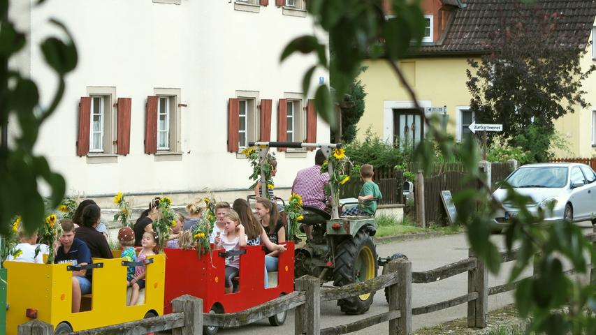 Gipfelstürmer und Geselligkeit beim Wettelsheimer Dorffest