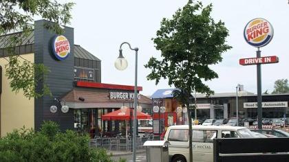Der Streit zwischen Burger King und dem gekündigten Franchisenehmer Yi-Ko ging Anfang Dezember weiter. Das Landgericht München sollte sich mit dem Fall befassen. Es ging um den Widerspruch von Yi-Ko gegen das Verbot, weiter die Marke Burger King zu nutzen.