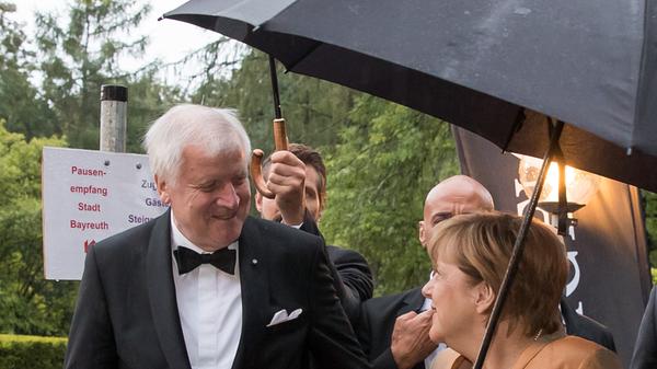 Wovor hat Angela Merkel eigentlich Angst? Eine Antwort auf diese Frage gab sie dem SZ-Magazin: "Bei einem Gewitter ungeschützt zu sein."