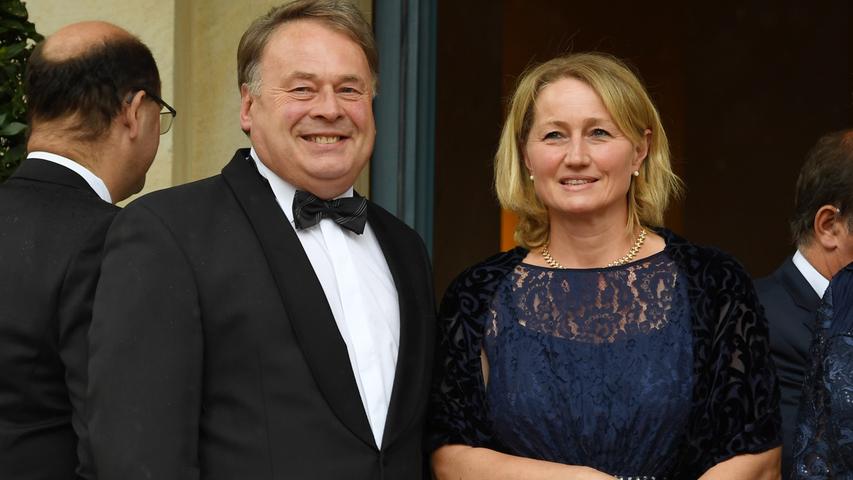 Auch der bayerische Landwirtschaftsminister Helmut Brunner und seine Frau Diana sind zur Festspieleröffnung nach Bayreuth gereist.