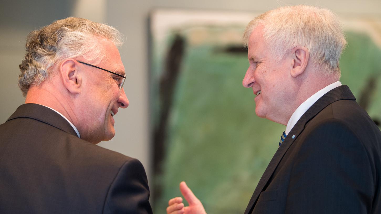 Bayerns Innenminister Joachim Herrmann (l.) hat gute Chancen die Nachfolge von Ministerpräsident Horst Seehofer anzutreten.