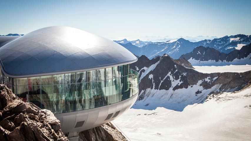 Blick zurück auf den Pitztaler Gletscher: Dort liegt auf 3440 Metern Österreichs höchstes Café.