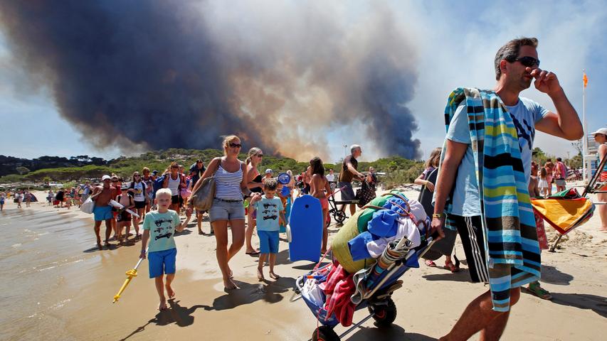 Schwere Waldbrände verwüsten französische Mittelmeerküste