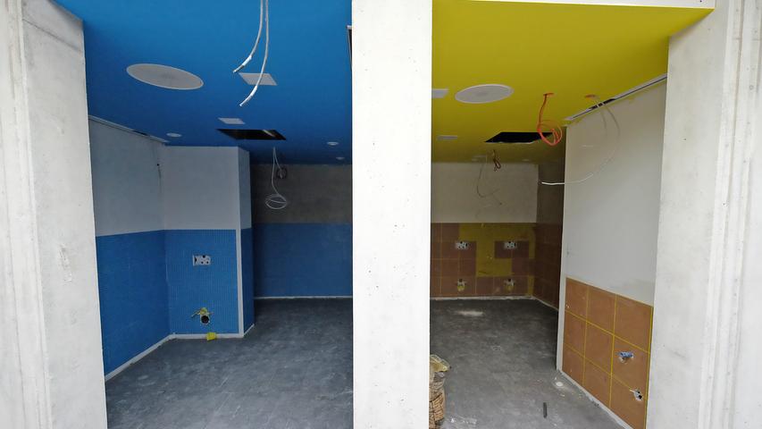 Blau für Jungs, gelb für Mädchen: Die Toiletten im ersten Stock.