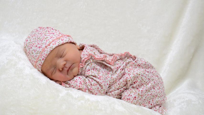 Mit 3040 Gramm und 50 Zentimeter Körpergröße kam Paulina am 12. Mai in der Klinik Hallerwiese zur Welt. Und sie fühlt sich schon sichtlich wohl hier.