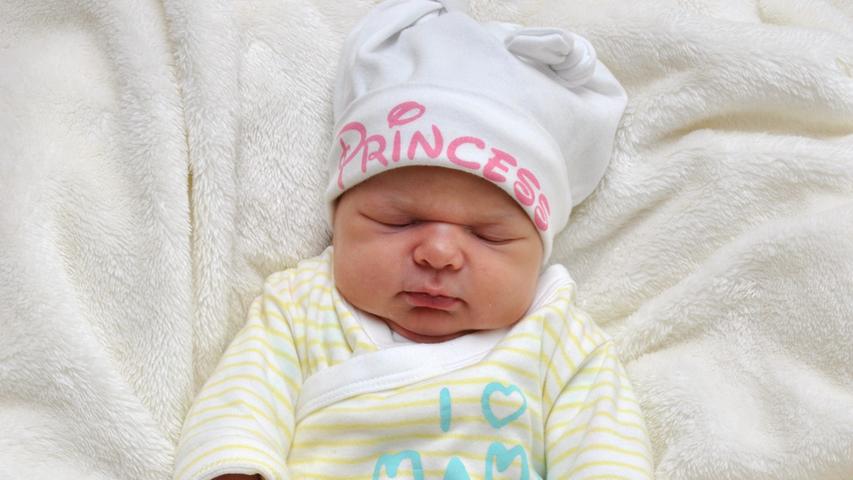 Die kleine Prinzessin Lena kam am 10. Mai im Südklinikum mit 52 Zentimetern und 3130 Gramm zur Welt.