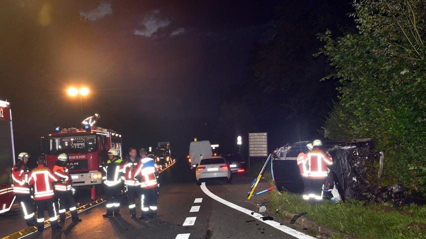 Schwerer Unfall bei Heroldsberg: Audi überschlägt sich auf B2
