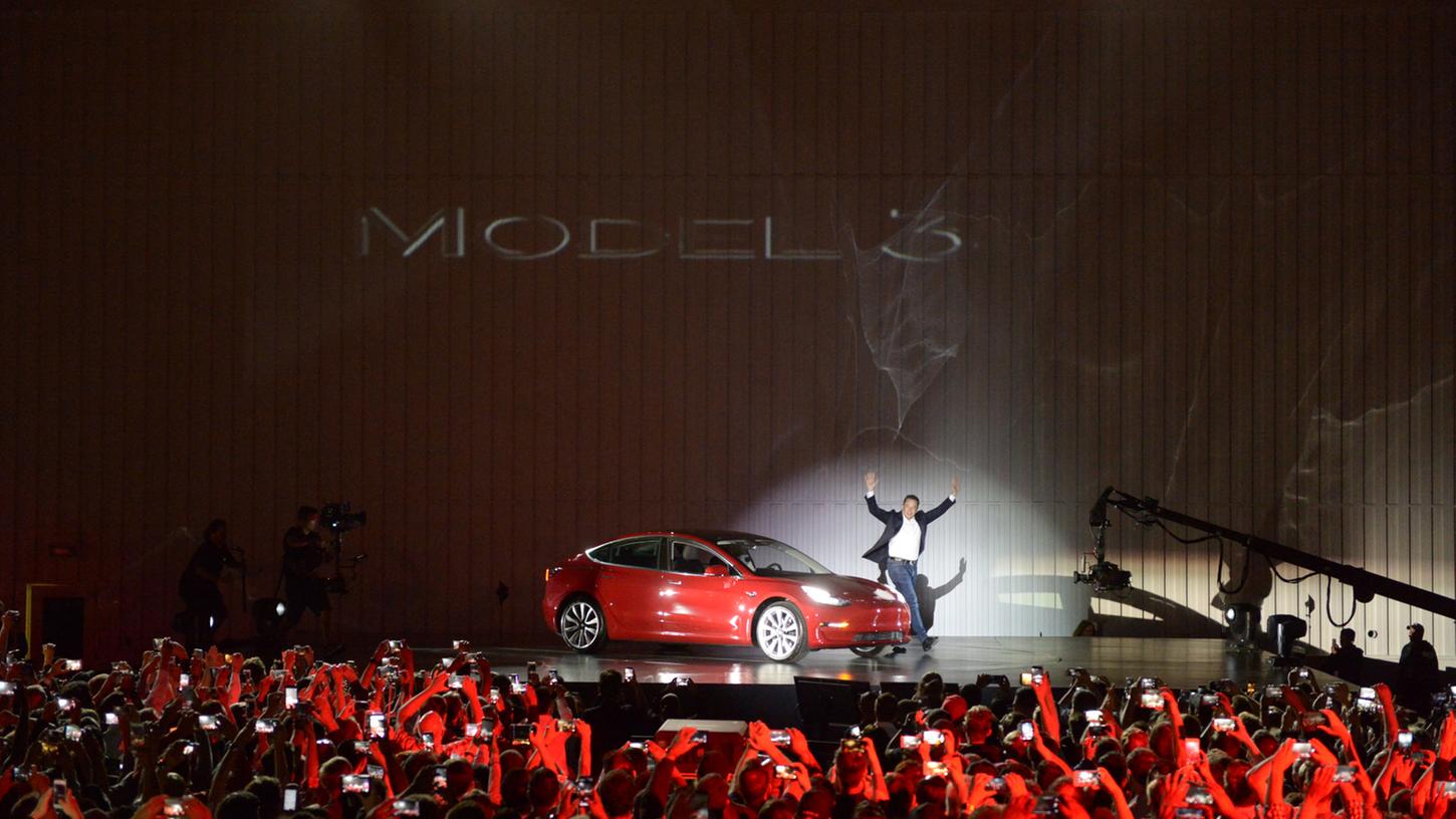 500.000 Vorbestellungen: Tesla bringt günstiges Model 3
