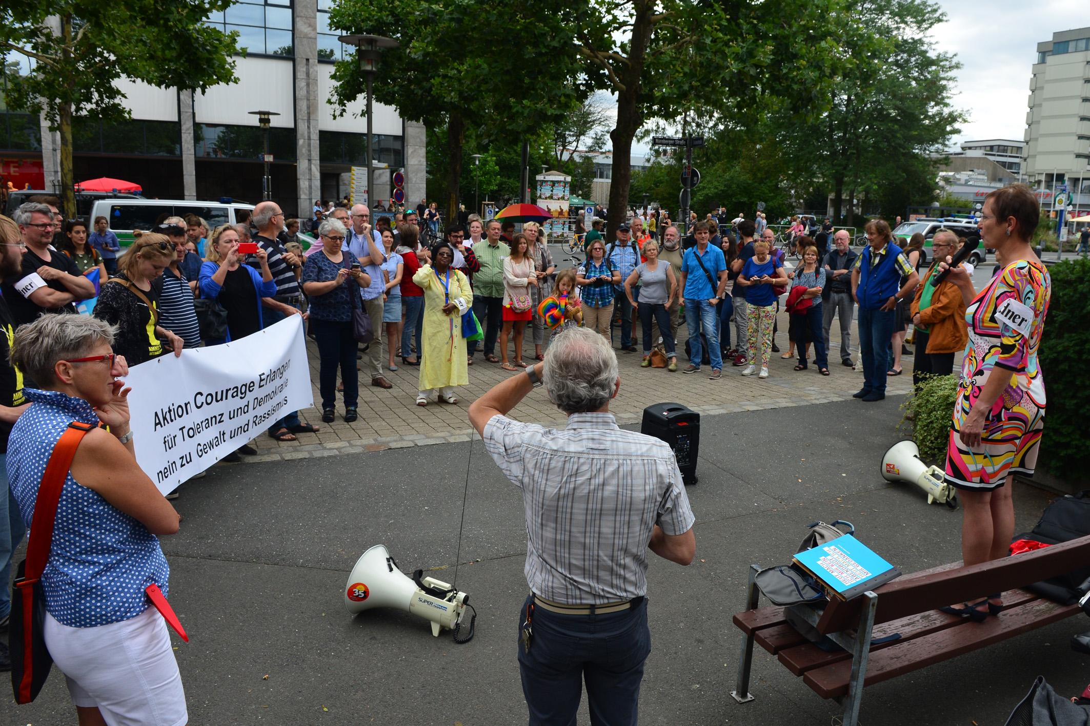 Erlangen ist bunt: Bündnis demonstriert gegen " Dritten Weg" - Erlangen
