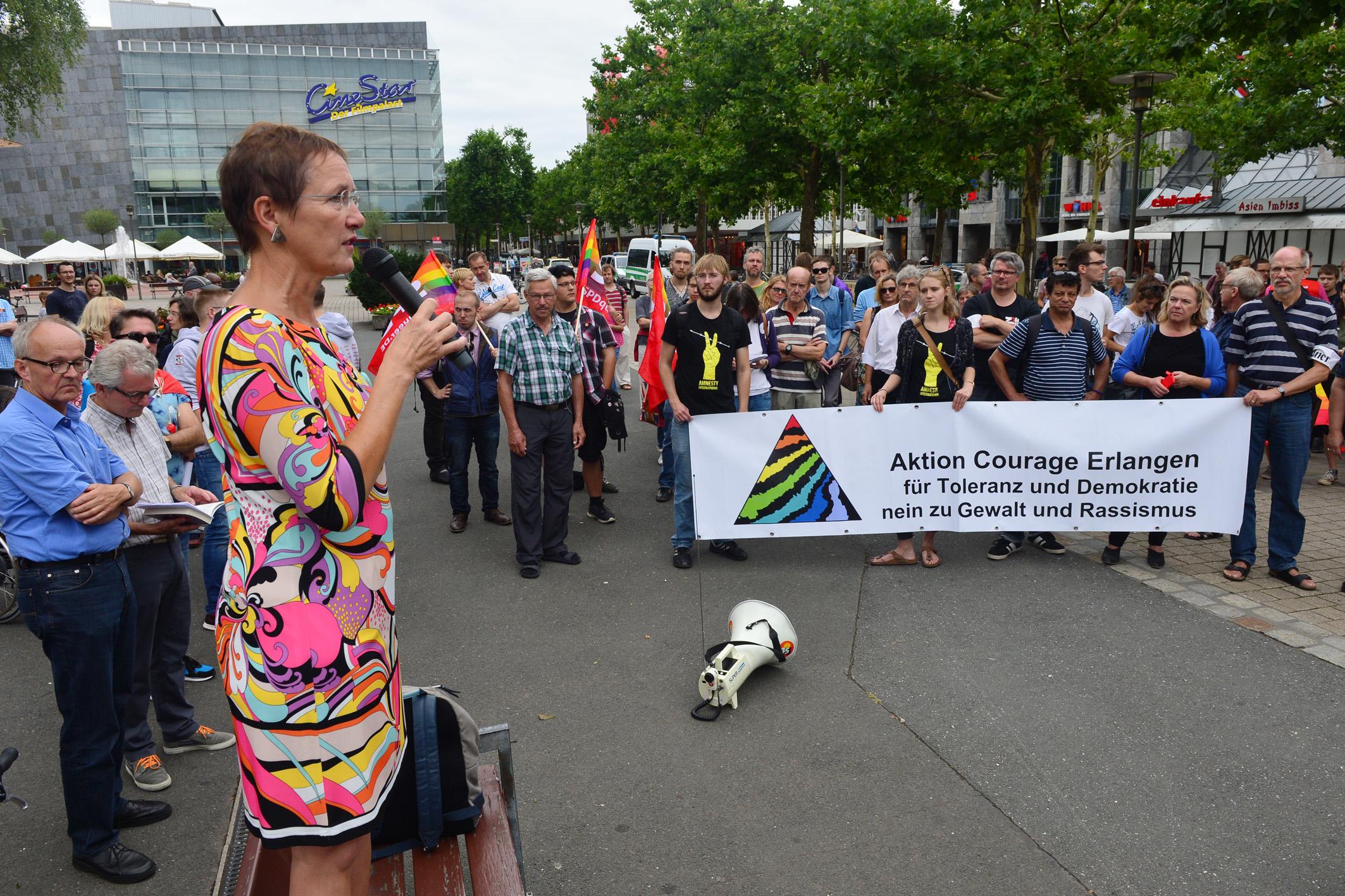 Erlangen ist bunt: Bündnis demonstriert gegen " Dritten Weg" - Erlangen