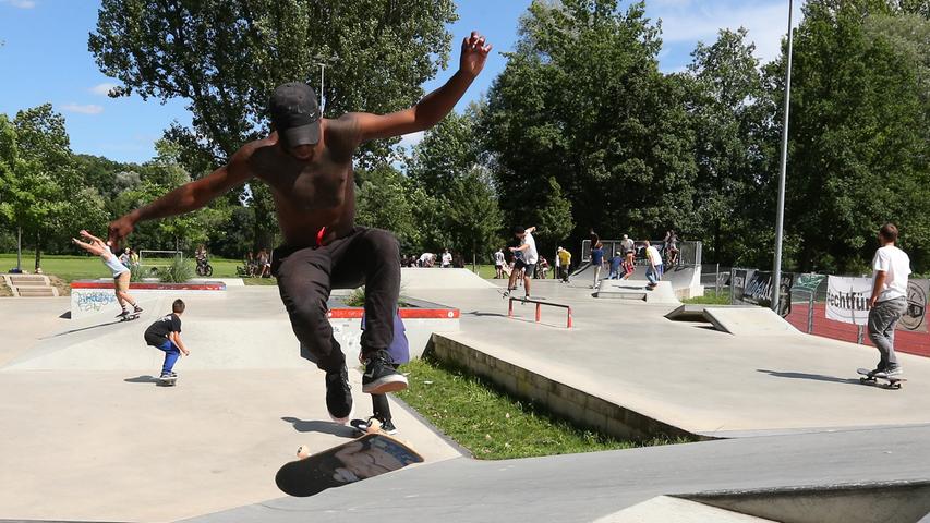 Scooter, Skateboard und Stunts: Das Rollsportfest in Fürth