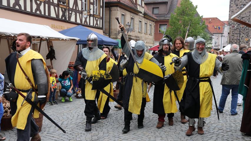 Von Gauklern und Tunieren: Herzogenaurach reist ins Mittelalter