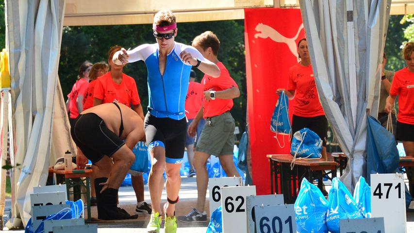 M-net Triathlon 2017: 800 Sportler stürzten sich in den Europakanal