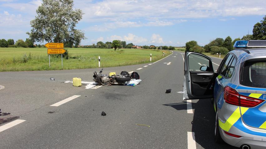 Von VW erfasst: Motorradfahrer stirbt bei Diespeck 