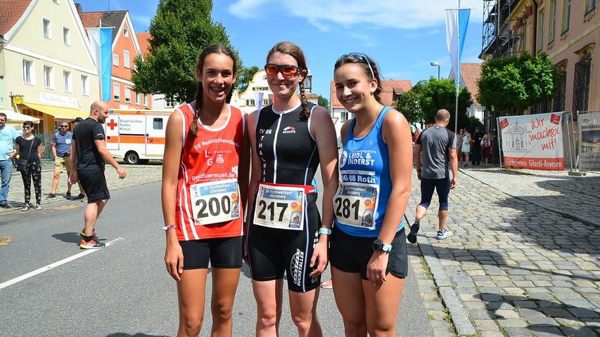 Bei den Damen gewann über 5000 Meter Julia Lehnert (Mitte). Links neben ihr die Zweite, Sina Appeltauer, und rechts die Dritte, Elaine Degen.