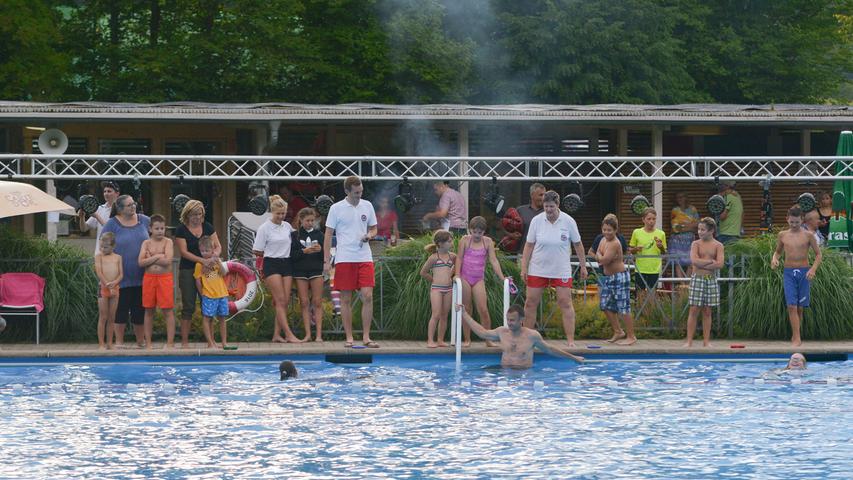 Tauziehen und Wurstdosentauchen: Das Badfest in Thalmässing