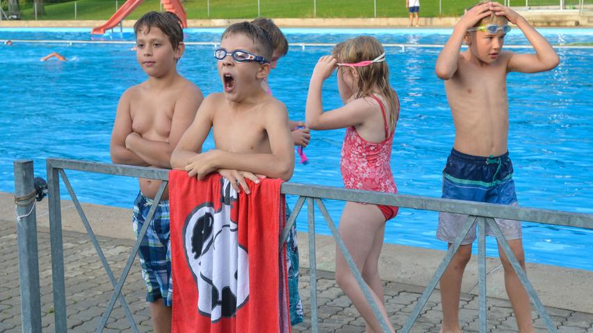 Tauziehen und Wurstdosentauchen: Das Badfest in Thalmässing