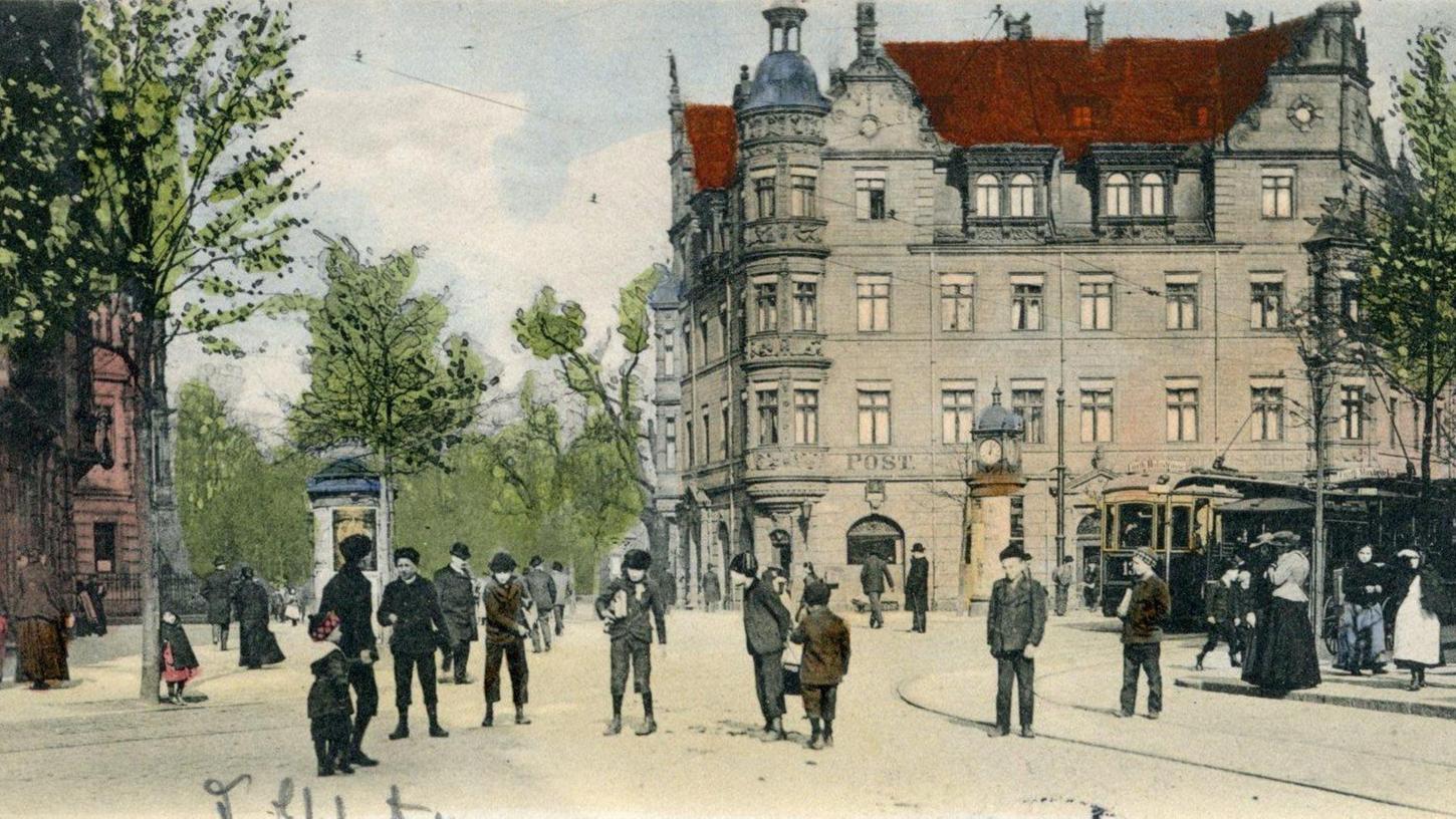 Geschäftiges Treiben vor der Maxfeldpost um 1903. Damals bestimmten noch Fußgänger und Straßenbahn das Bild.