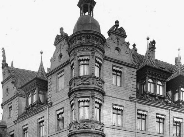 Wie aus dem Ei gepellt präsentierte sich der Neubau des Hauses Am Stadtpark 2 (damals noch „Am Maxfeld“) im Jahr 1892.