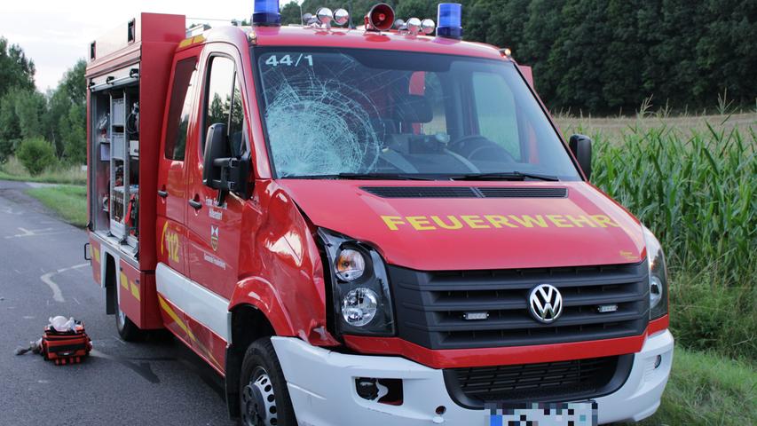 Kollision mit Feuerwehrwagen: Rentner stirbt in Raigering