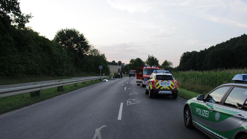 Kollision mit Feuerwehrwagen: Rentner stirbt in Raigering