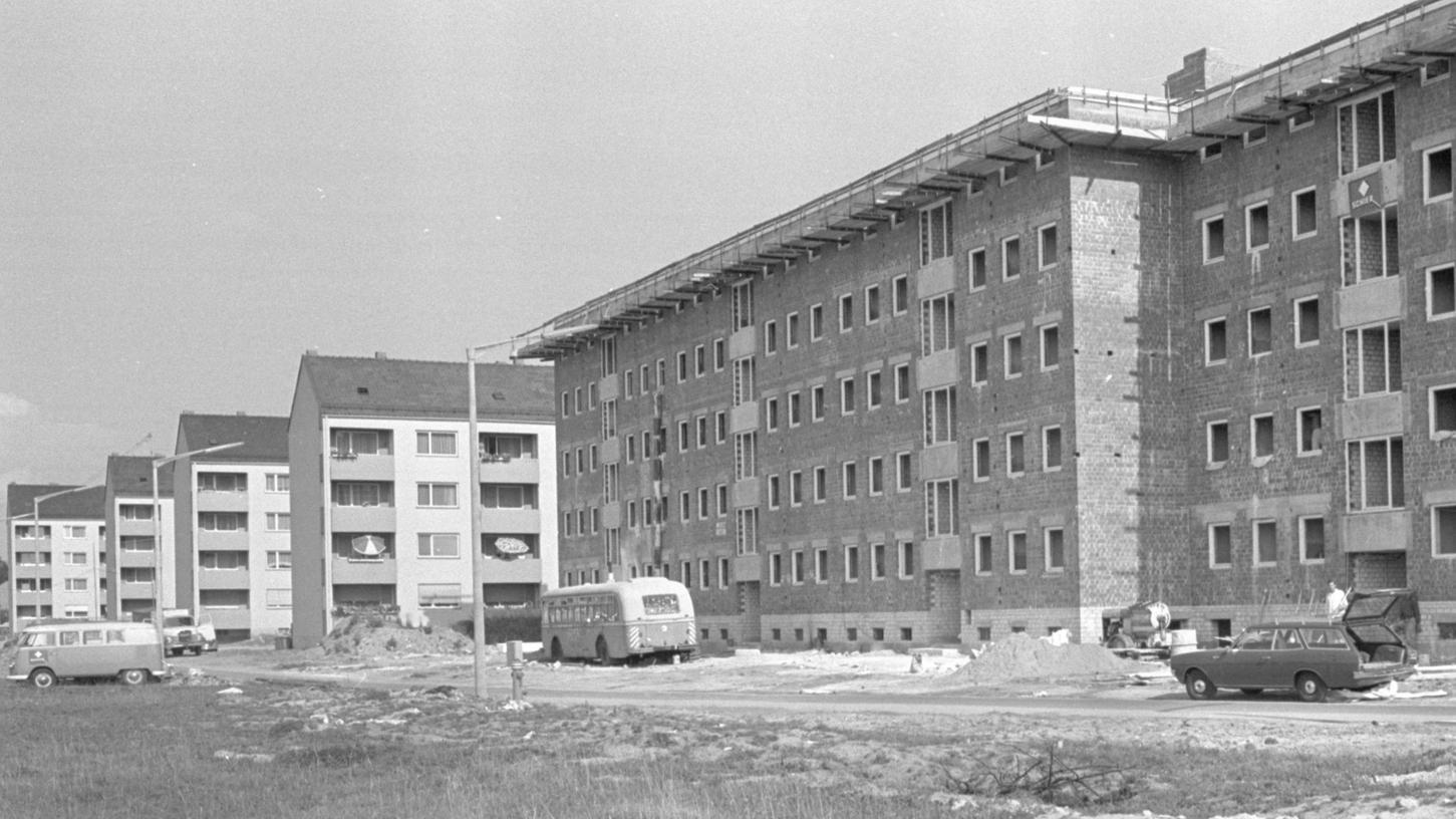 3. August 1967: Hochhaus am Bahnhof Laufamholz