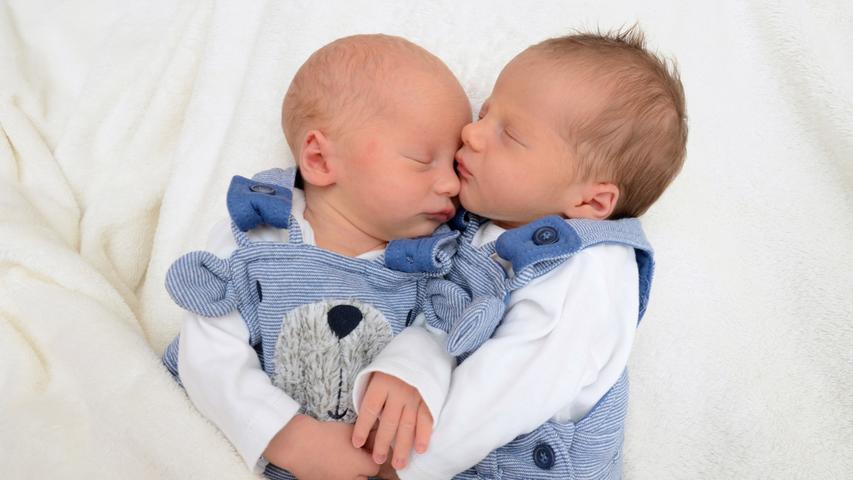 Das sind zwei, die immer füreinander sorgen: Die Zwillinge Phillip und Raphael Christ teilen sich den 17. Juli 2017 als Geburtstag. Beide waren bei der Geburt 48 Zentimeter groß, Raphael mit 2690 Gramm aber 40 Gramm schwerer als sein Bruder.
