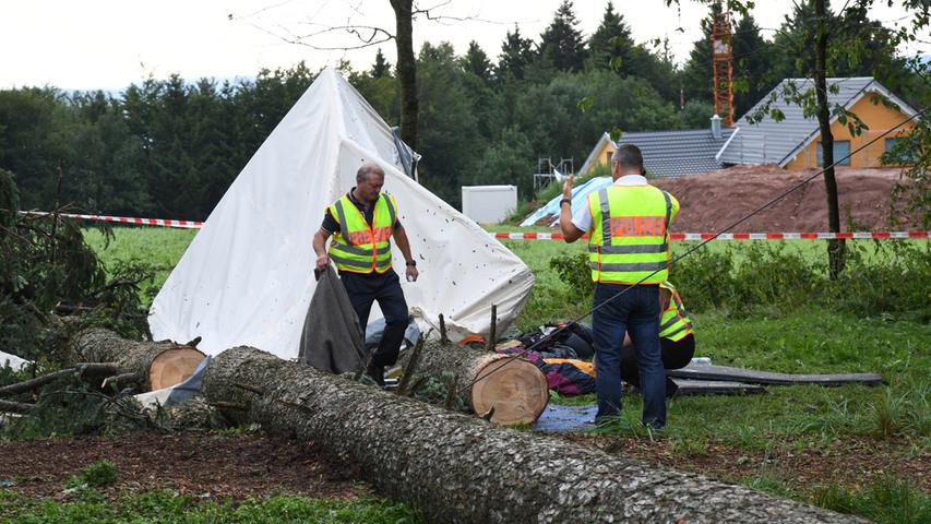 Unwetter über Zeltlager in Rickenbach: Junge von Baum erschlagen