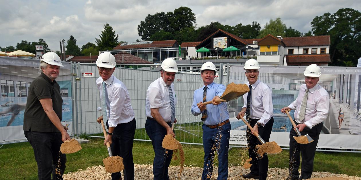 Die erste Schippe für Neumarkts größtes Loch | Nordbayern