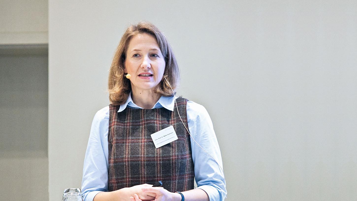 FOTO: M. Krajinovi, gesp. 7/2017 MOTIV: Portrait, Prof. Dr. Maike Andresen ist seit Oktober 2009 Inhaberin des Lehrstuhls für Betriebswirtschaftslehre, insbes. Personalmanagement. Seit Oktober 2015 geht sie zudem den Aufgaben als Vizepräsidentin für Forschung und wissenschaftlichen Nachwuchs an der Otto-Friedrich-Universität Bamberg nach. FOTO: M. Krajinovi, gesp. 7/2017 MOTIV: Portrait, Prof. Dr. Maike Andresen ist seit Oktober 2009 Inhaberin des Lehrstuhls für Betriebswirtschaftslehre, insbes. Personalmanagement. Seit Oktober 2015 geht sie zudem den Aufgaben als Vizepräsidentin für Forschung und wissenschaftlichen Nachwuchs an der Otto-Friedrich-Universität Bamberg nach.