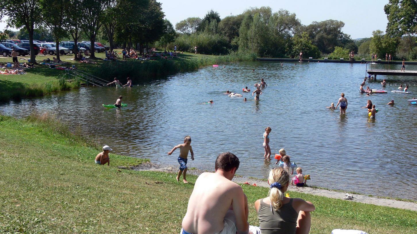 Eine willkommene Abkühlung im heißen Sommer: Das Naturbad in Freystadt ist beliebt.