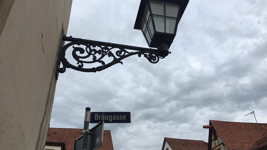 ...zahlreichen Sehenswürdigkeiten der mittelfränkischen Kreisstadt zählt. Weiter geht es über die Bräugasse...