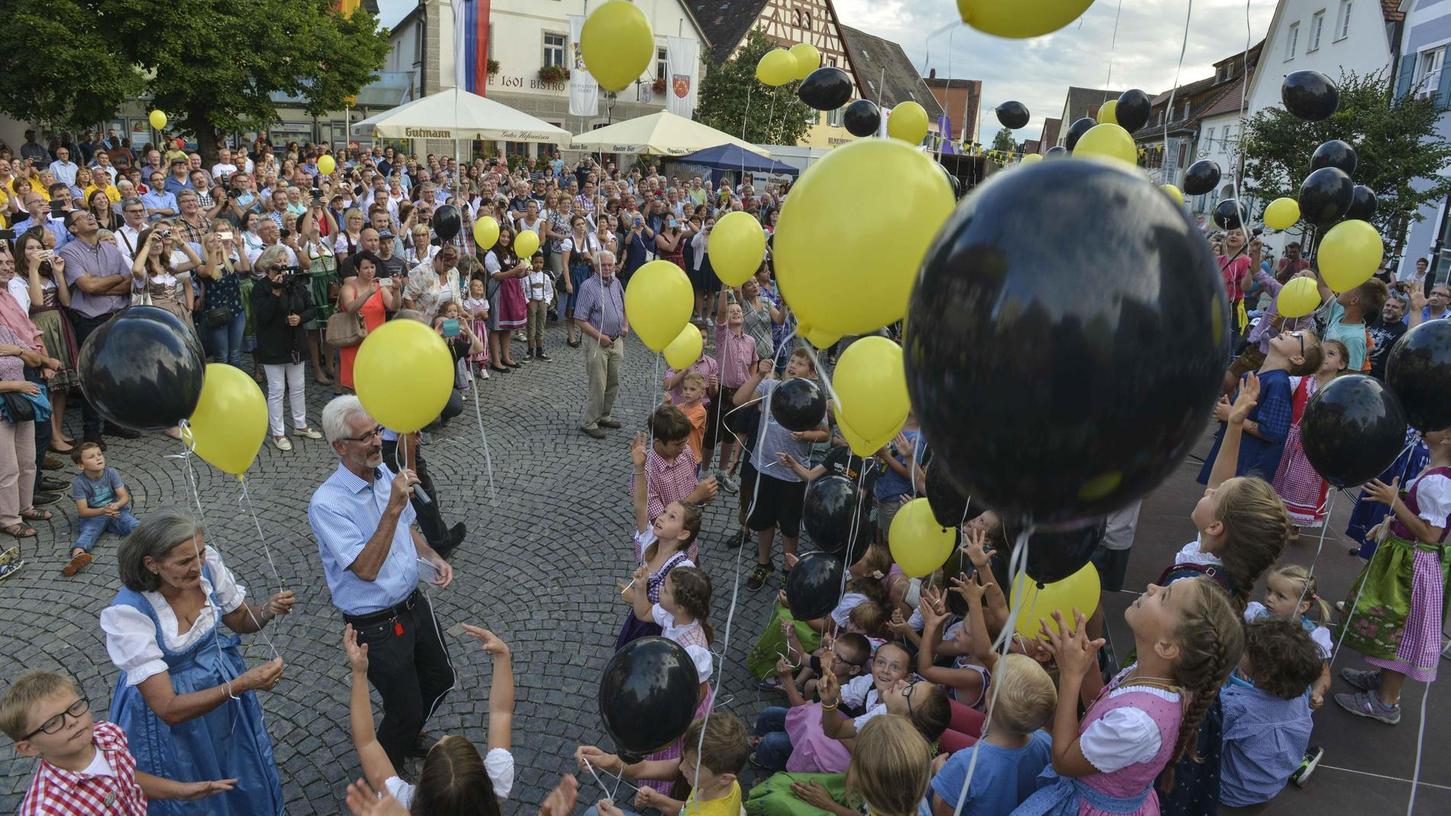 Luftballons für die Pfalzgräfin: Das Burgfest geht los!