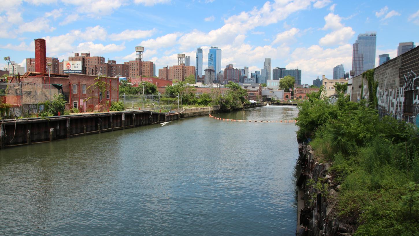 Lieber nicht drin baden: Der Gowanus-Kanal in New York ist besonders giftig.
