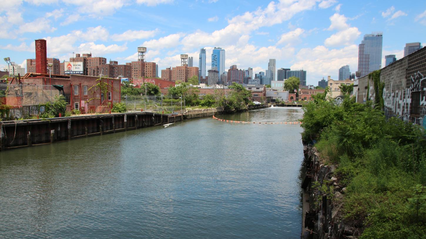 Abfall, Abwasser, Dreck: Giftiger Kanal mitten in New York Abfall, Abwasser, Dreck: Giftiger Kanal mitten in New York