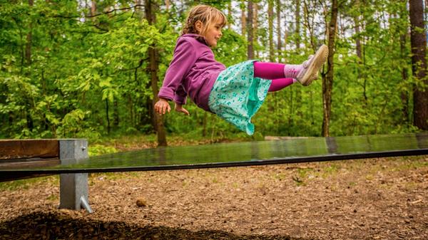 Die Spielplätze unter freiem Himmel bleiben geöffnet. Dort dürfen aber keine Ansammlungen von Personen stattfinden.
